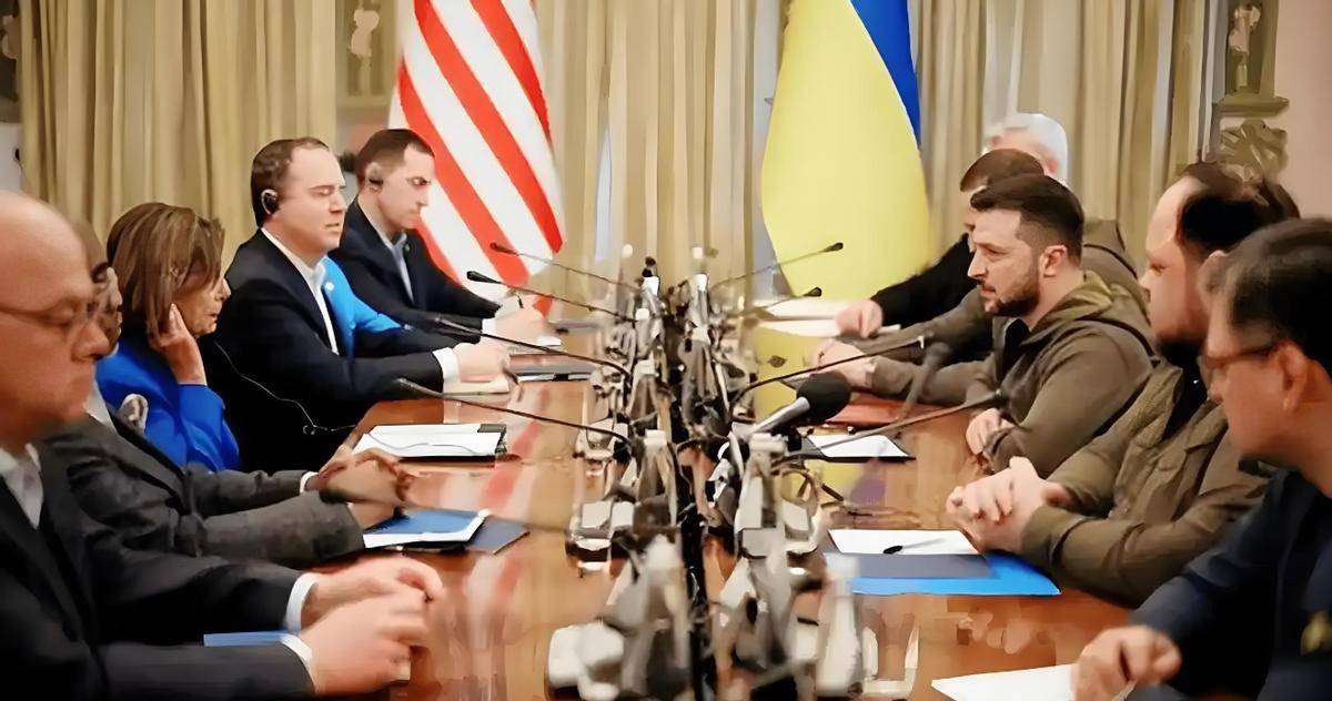 UFC超级杯，泰山闪电队与嵩山玄武队强势反弹，体能对抗拉满！争冠格局再洗牌的简单介绍