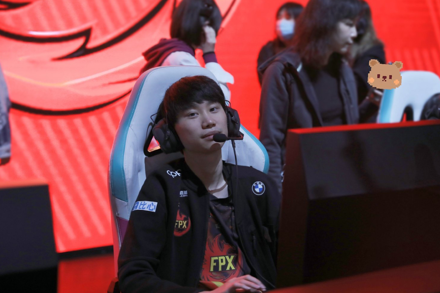 NG28-Doinb回归赛场，出色防守首场状态亮眼，瑞士队观众沸腾！的简单介绍