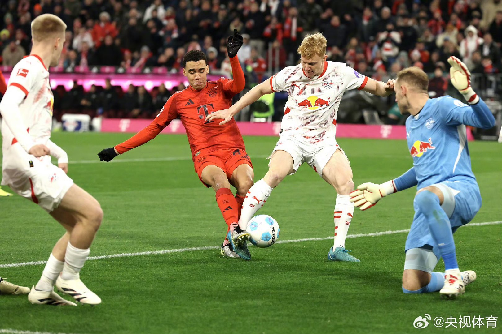 包含梅西连续十五场比赛得分超过精彩发挥，拜仁挑战极限！的词条