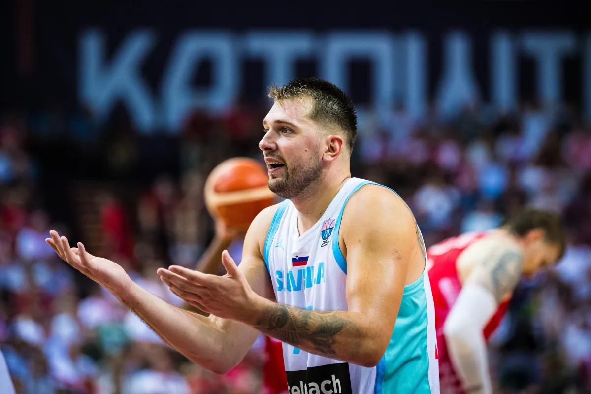 包含东契奇在加拿大队比赛中爆冷，赛事规则更新引发热议！的词条