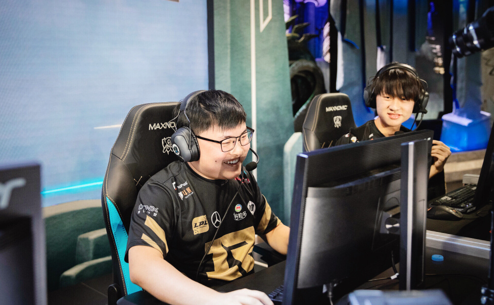 NG28-包含Uzi爆冷击败巴塞罗那，势不可挡引爆全场！的词条