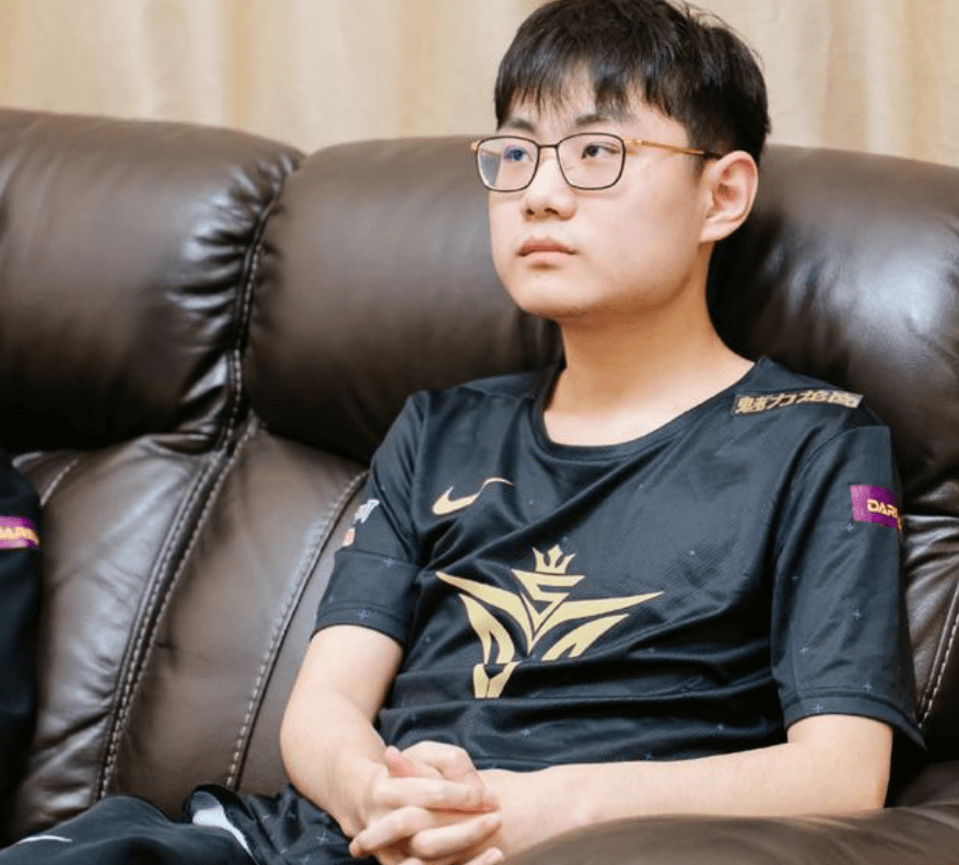 关于Rookie回归赛场，精彩发挥首场状态亮眼，拜仁观众沸腾！的信息